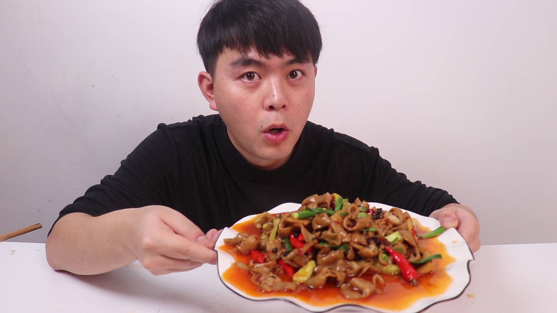 在家自制一道“泡椒肥肠”,不禁感叹这是世界上最下饭的一道菜